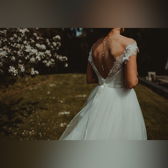 Unique custom made wedding dress - Picture 2 of 13